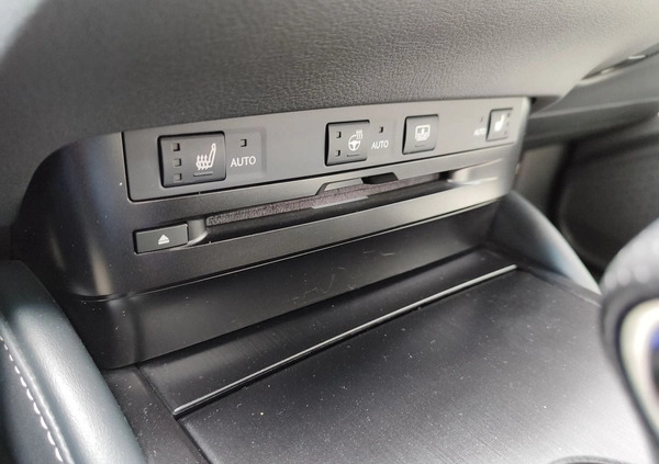 Lexus ES cena 199900 przebieg: 51114, rok produkcji 2021 z Izbica Kujawska małe 562